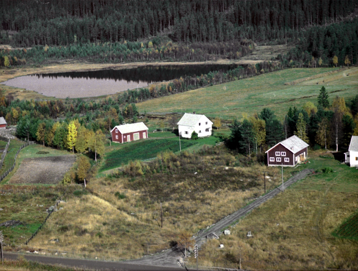 Widerøes Flyveselskap A/S, FLYFOTO BERGE 404-138, HØGLI 404-28, VALLSET