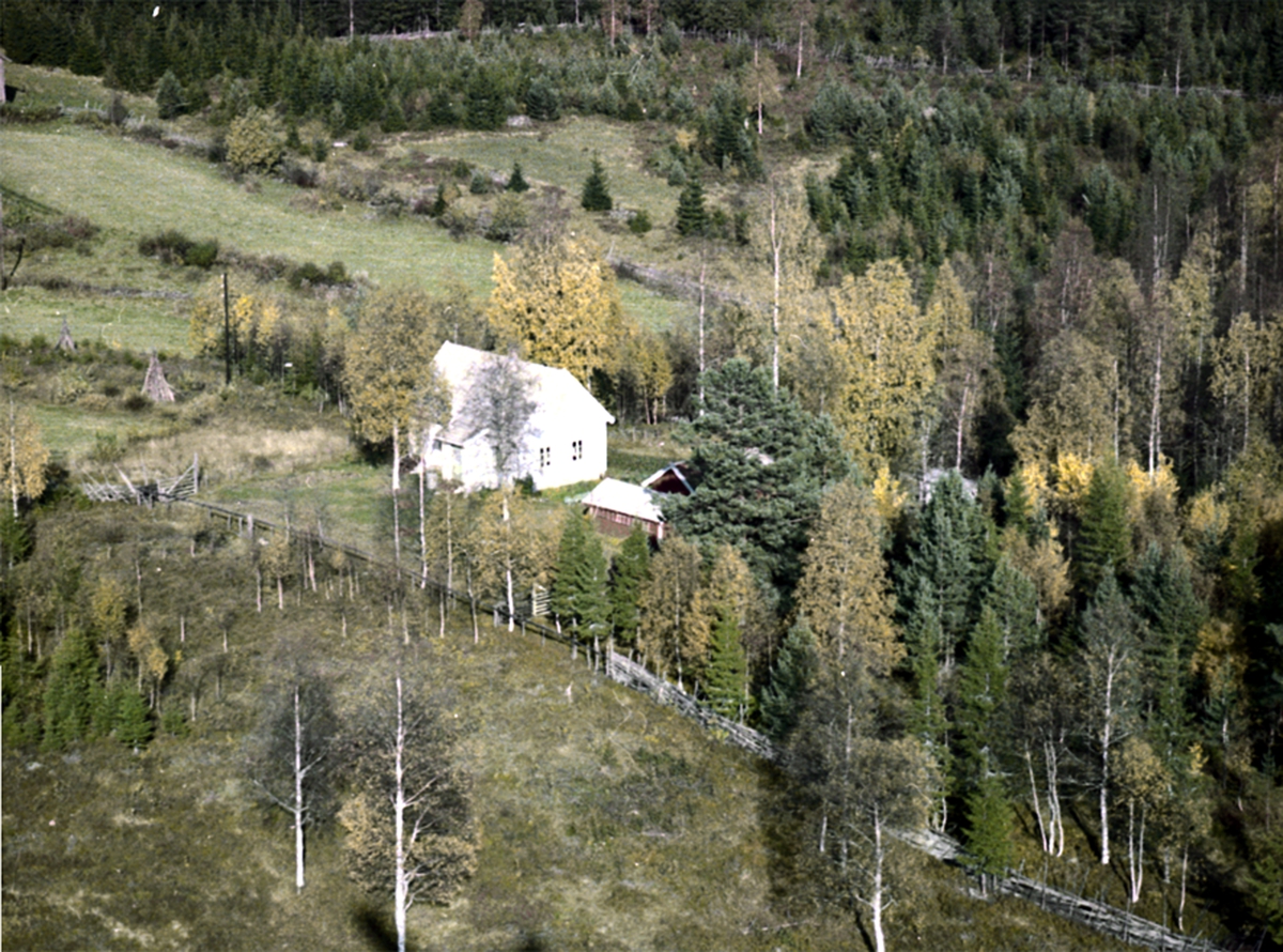 Widerøes Flyveselskap A/S, FLYFOTO LØVÅS 374-10, VALLSET