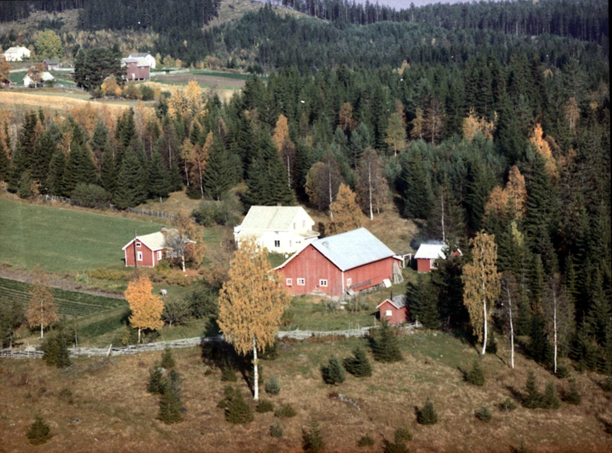 Widerøes Flyveselskap A/S, FLYFOTO ENGLAUG, VALLSET