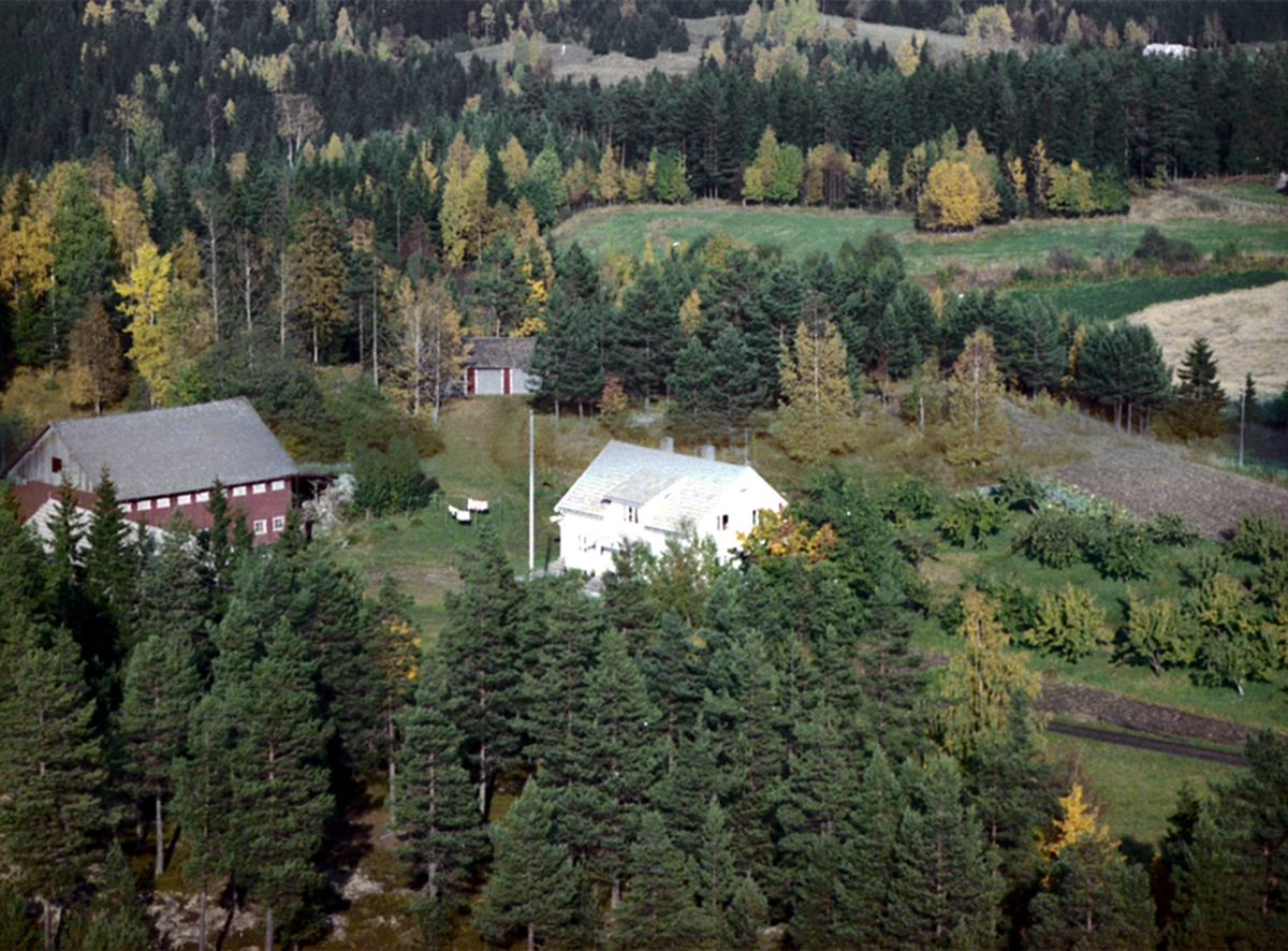 Widerøes Flyveselskap A/S, FLYFOTO TØSTIBAKKEN, VALLSET