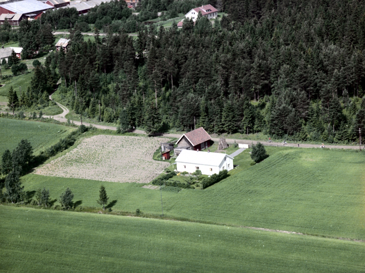 Widerøes Flyveselskap A/S, FLYFOTO BERGSVEEN MELLOM, ILSENG