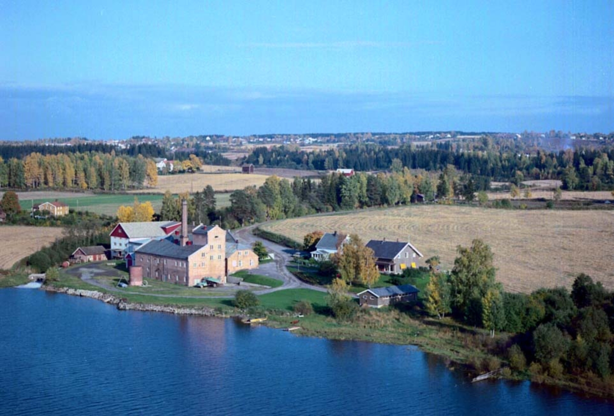 Widerøes Flyveselskap A/S, FLYFOTO ATLUNGSTAD BRENNERI, HEDMARK FRØFORRETNING OG BRENNERI AS, ATLUNGSTAD BRÆNDERI