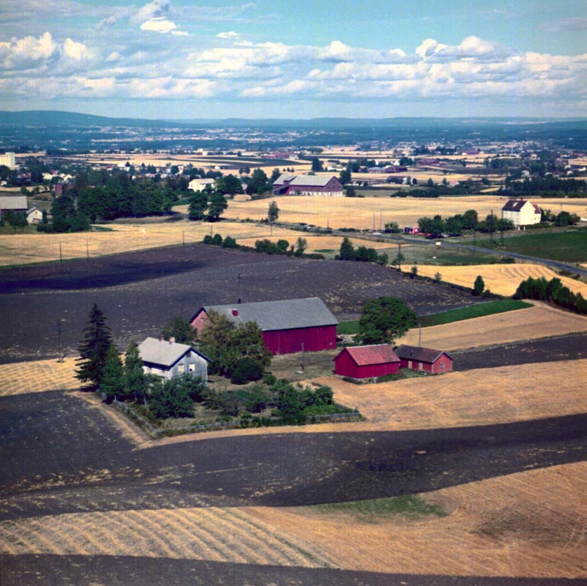 Widerøes Flyveselskap A/S, FLYFOTO HARSTAD VESTRE, STANGE