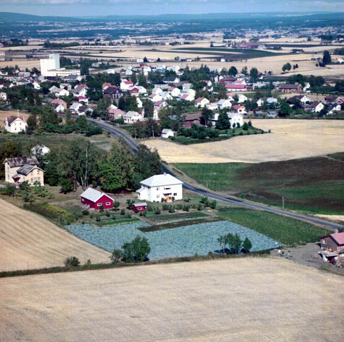 Widerøes Flyveselskap A/S, FLYFOTO SOLSTAD, STANGE SENTRUM