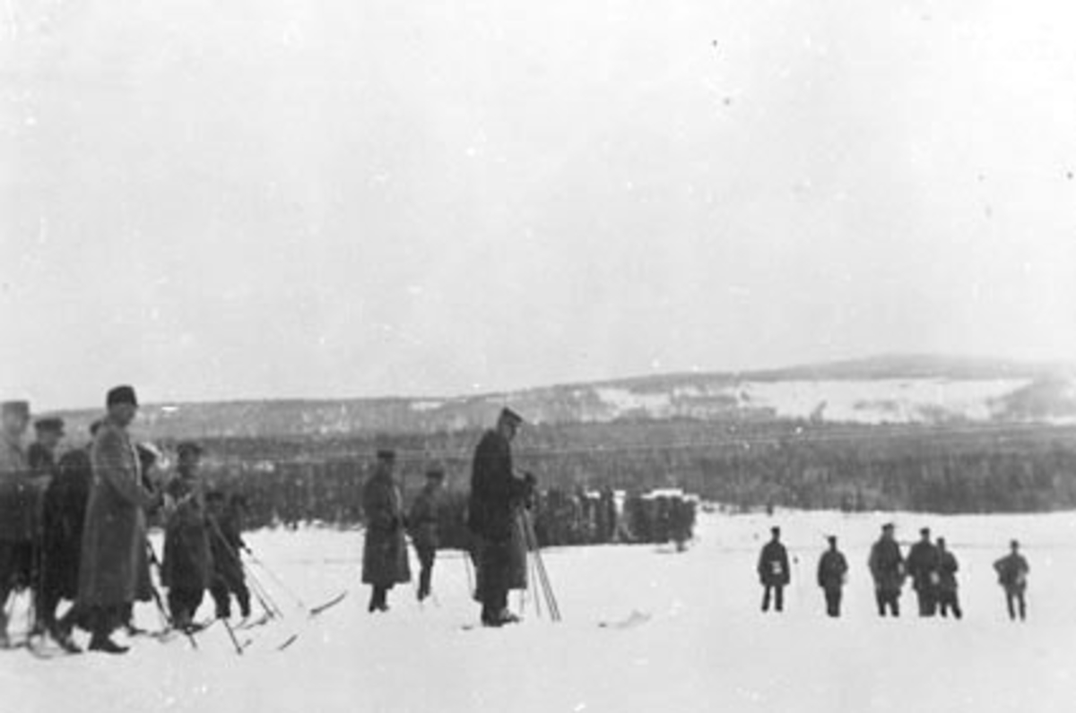 Anno Domkirkeodden, FELTMANØVER, JØNSRUD, H. K. H. KONG HAAKON VII, KRONPRINS OLAV, GENERALSTABEN, MILITÆR VINTERØVELSE