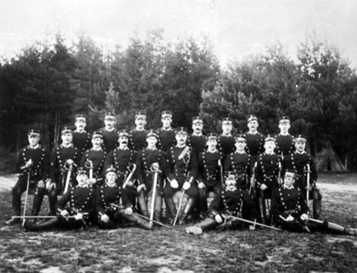 Anno Domkirkeodden, GRUPPE: 22 SOLDATER I UNIFORM, BAK FRA VENSTRE:ANTON BAKKEN, NR. 6: ADOLF ANDERSEN