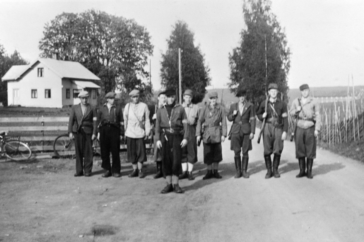 Anno Domkirkeodden, HJEMMESTYRKENE UTEFOR SNEKKERVERKSTEDET TIL JENS BRYHNI, GRUPPE: 10,