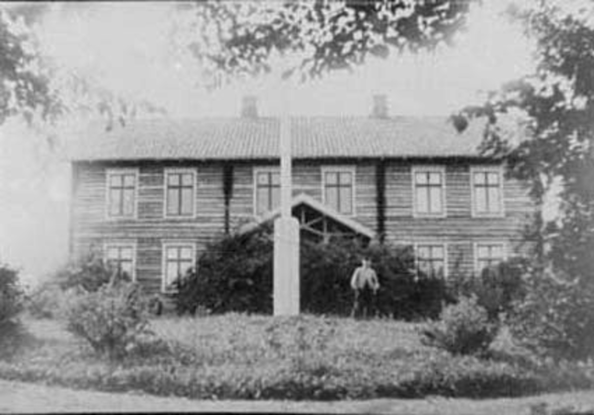 Anno Domkirkeodden, EKSTERIØR: GARDSBRUK, HOVEDBYGNINGEN STENBERG GÅRD, ROMEDAL,