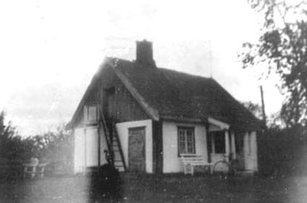 Anno Domkirkeodden, EKSTERIØR: HOVEDBYGNING RAPPET HUS, SMESTAD BRUK UNDER RYEN,