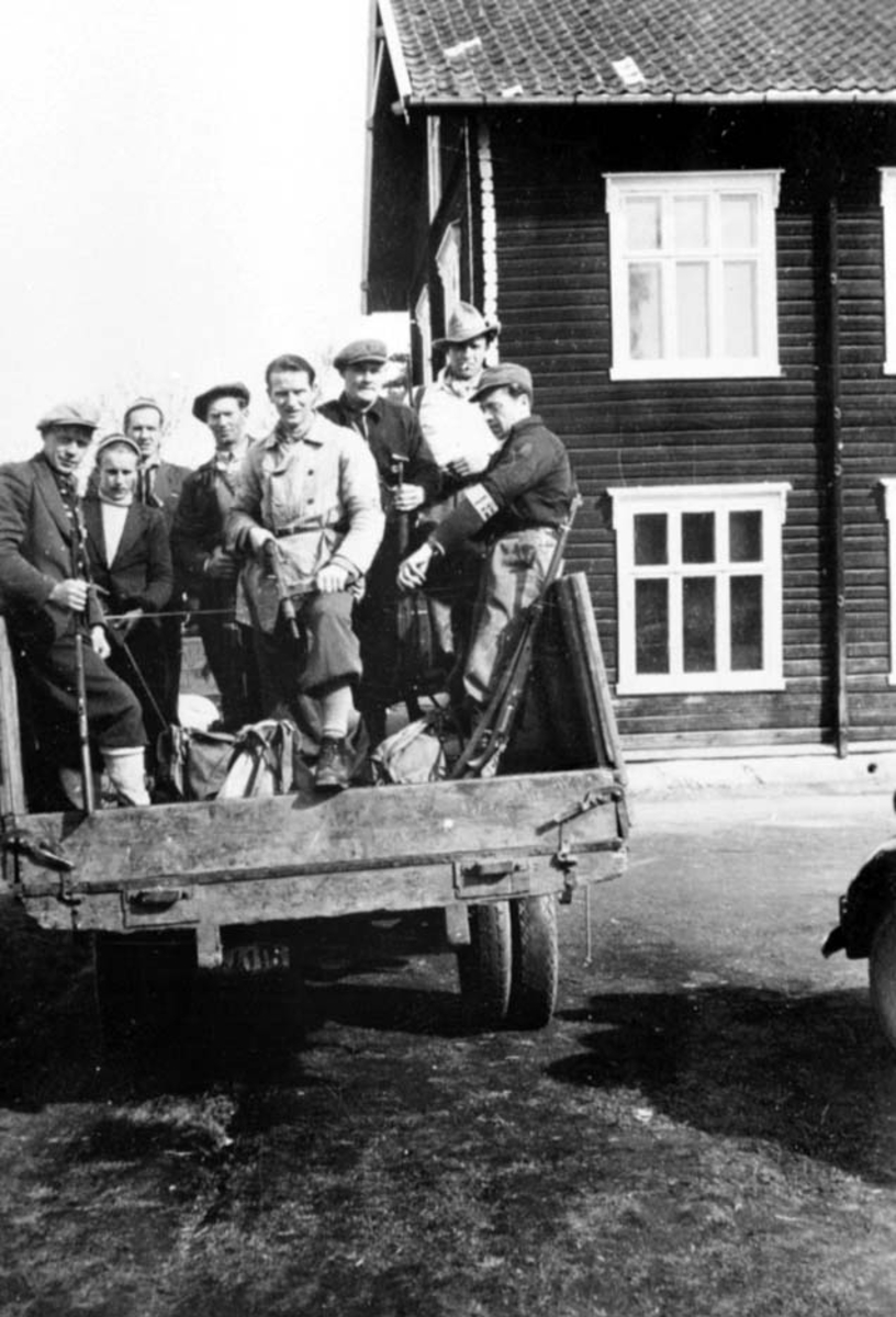 Anno Domkirkeodden, HJEMMESTYRKENE, MILORG-SAMLING, GRUPPE: 8 MENN, FRA VENSTRE: KRISTIAN ØSTLIE, INGVAR THOMASSEN, KNUT FURULUND, ARNE HELGESEN, MED FLER, SOLVIN SKOLE