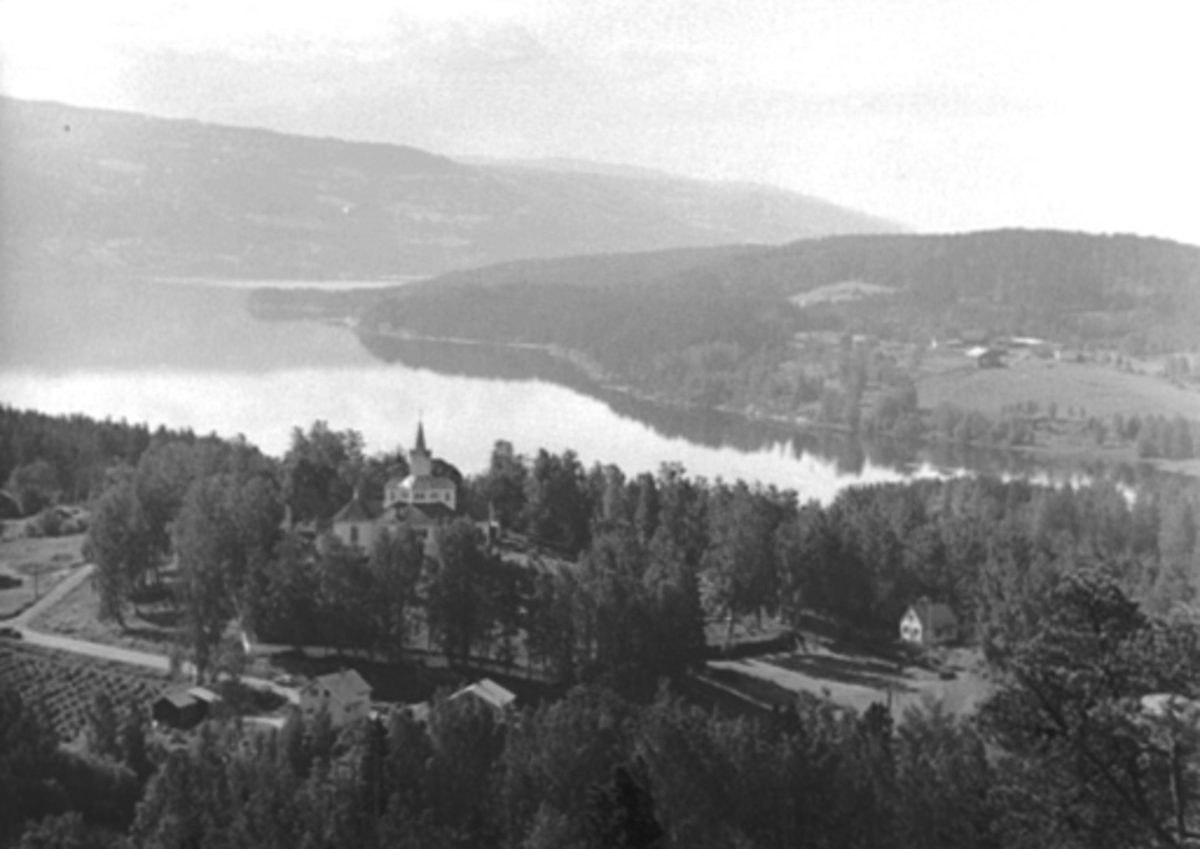 Anno Domkirkeodden, TANGEN, KORSØDEGÅRDSVIKA FRA BYGDEBORGEN, TANGEN KIRKE, LANDSKAP, MJØSA