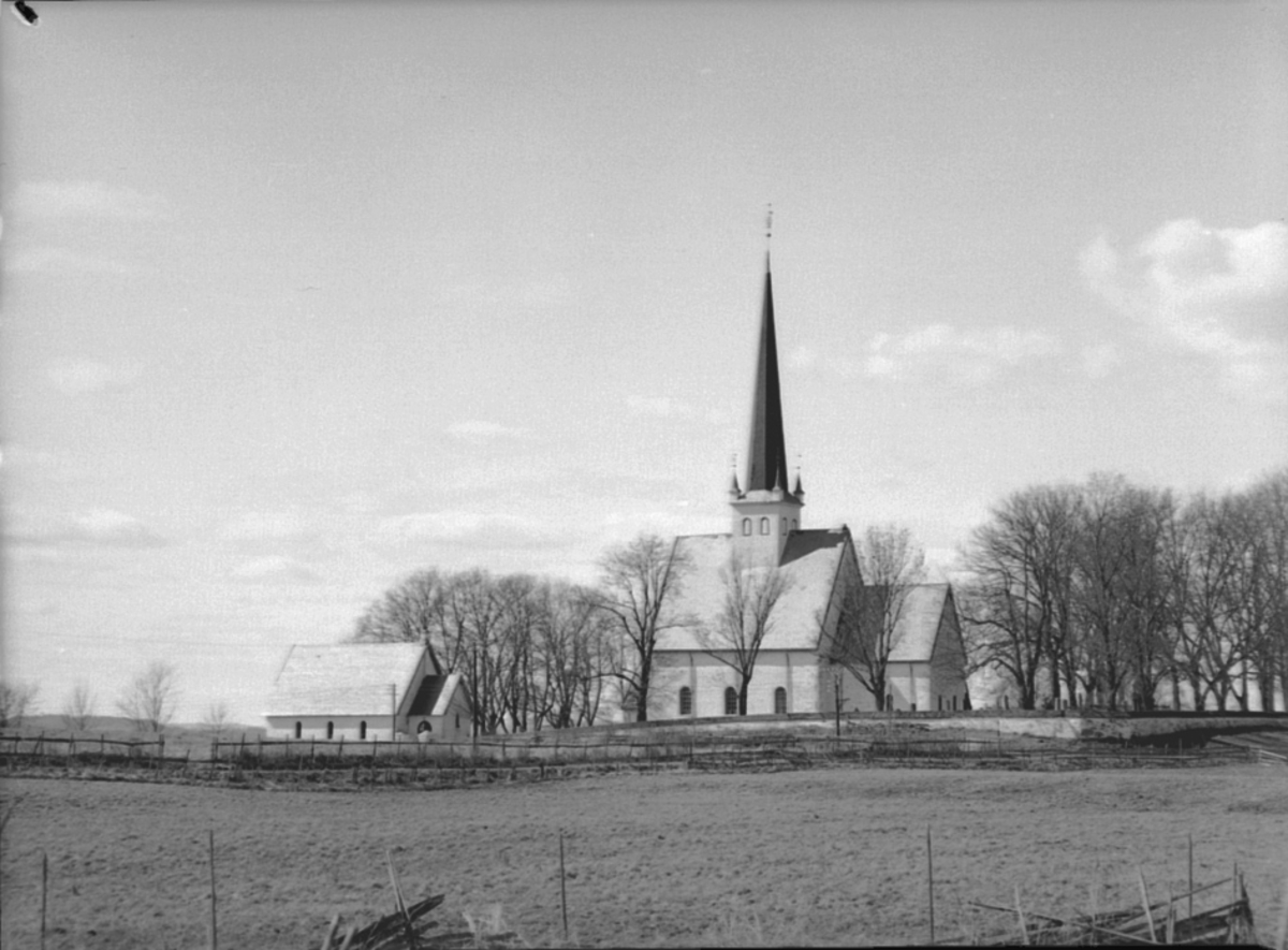 Anno Domkirkeodden, EKSTERIØR; STANGE KIRKE, KAPELL
