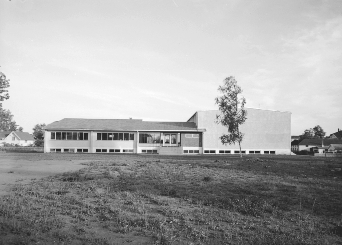 Anno Domkirkeodden, EKSTERIØR: STANGE KOMMUNALE REALSKOLE, GYMNASTIKKSAL, SVØMMEHALL