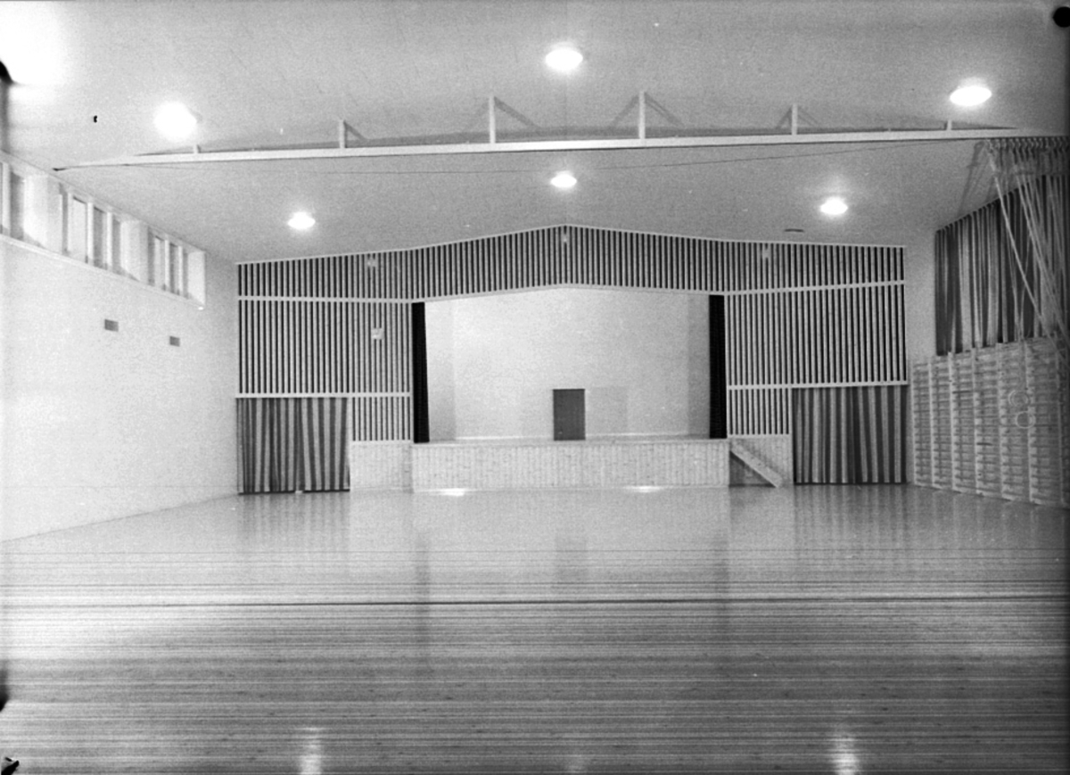 Anno Domkirkeodden, INTERIØR: STANGE KOMMUNALE REALSKOLE, GYMNASTIKKSAL
