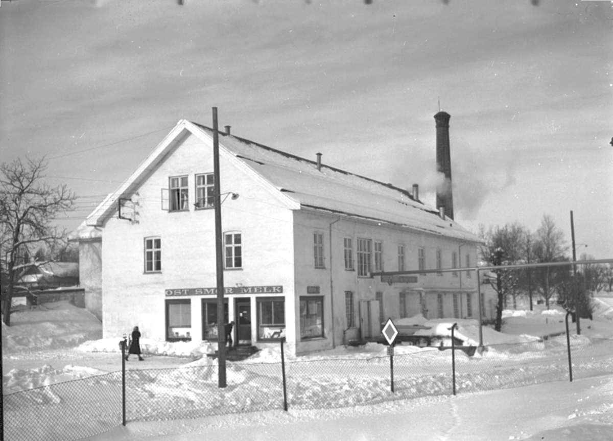 Anno Domkirkeodden, EKSTERIØR: STANGE MEIERI, VINTER
