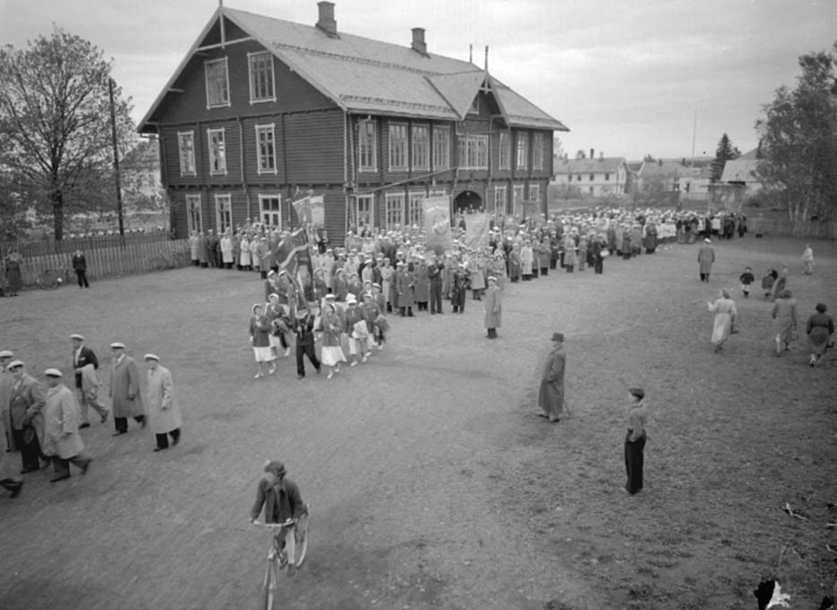 Anno Domkirkeodden, SANGERSTEVNE, REALSKOLEN, SKOLEPLASSEN, MYE FOLK