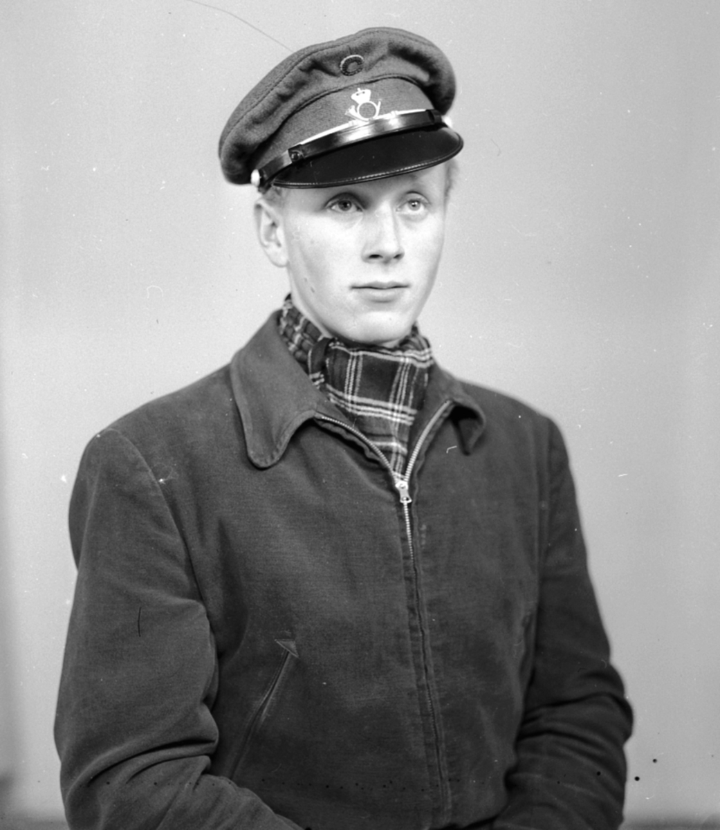 Anno Domkirkeodden, PORTRETT: EGIL HUSHAGEN. , POSTMANN, postbud, landpostbud på Stange i 46 år.
