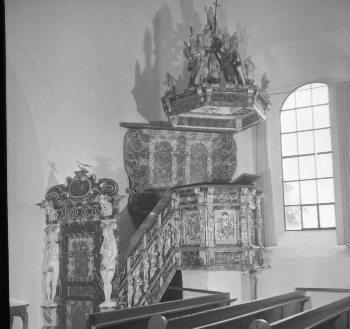 Anno Domkirkeodden, INTERIØR: STANGE KIRKE, PREKESTOLEN