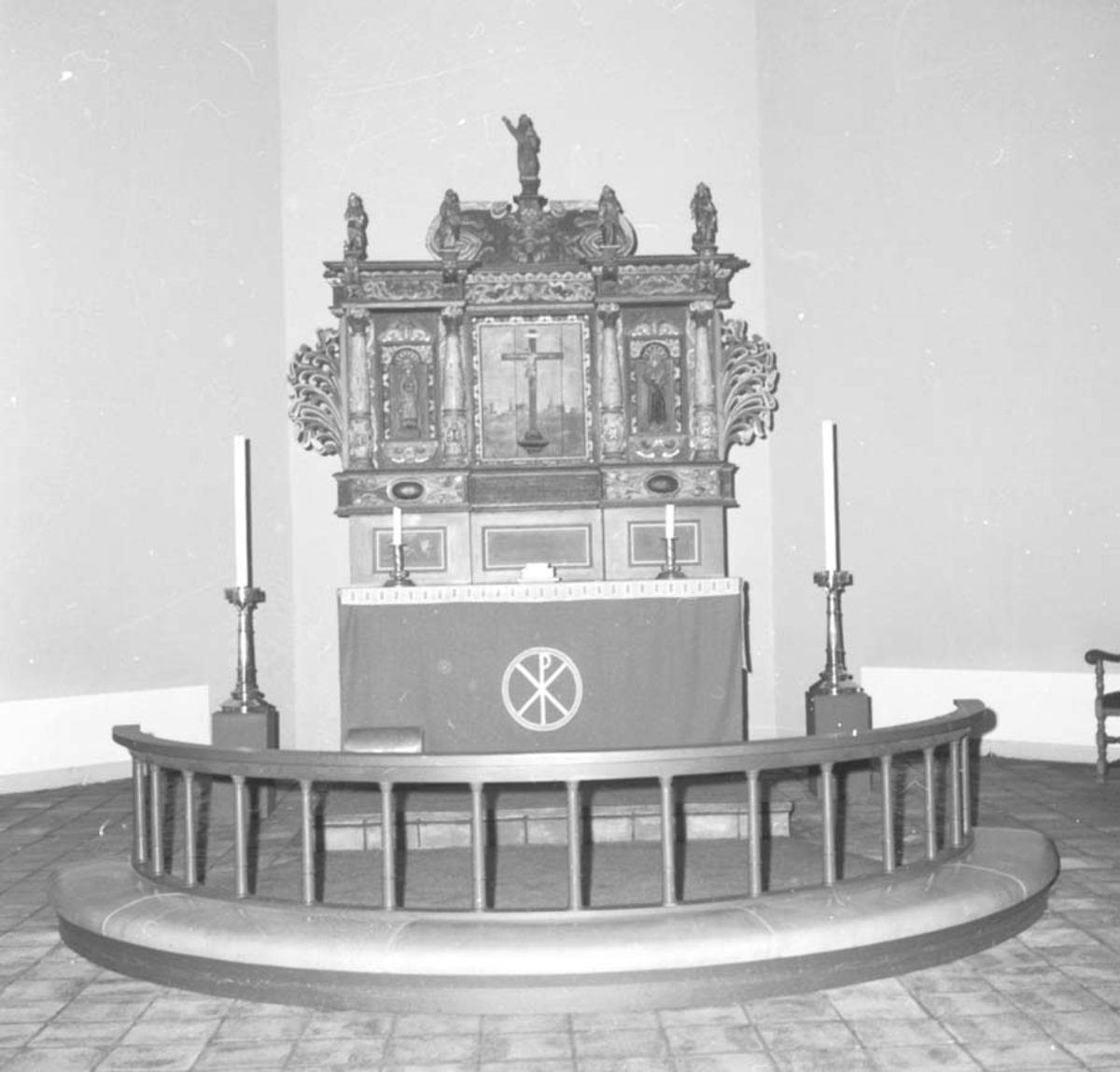 Anno Domkirkeodden, INTERIØR: ROMEDAL KIRKE, ALTERTAVLE