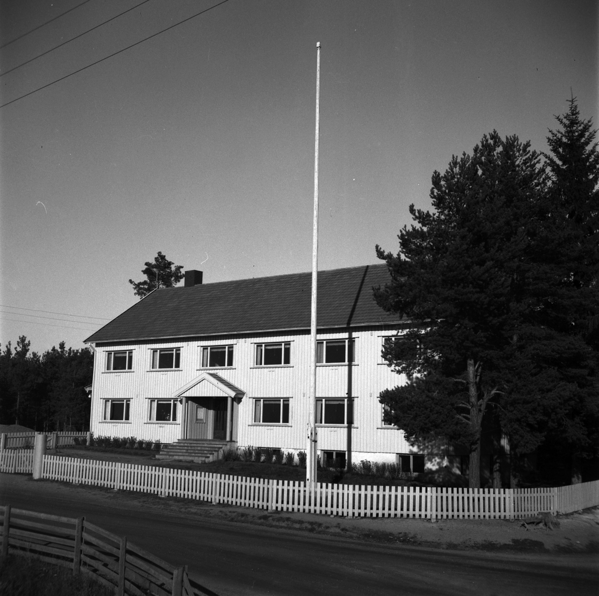 Anno Domkirkeodden, EKSTERIØR: HERREDSHUSET, ROMEDAL