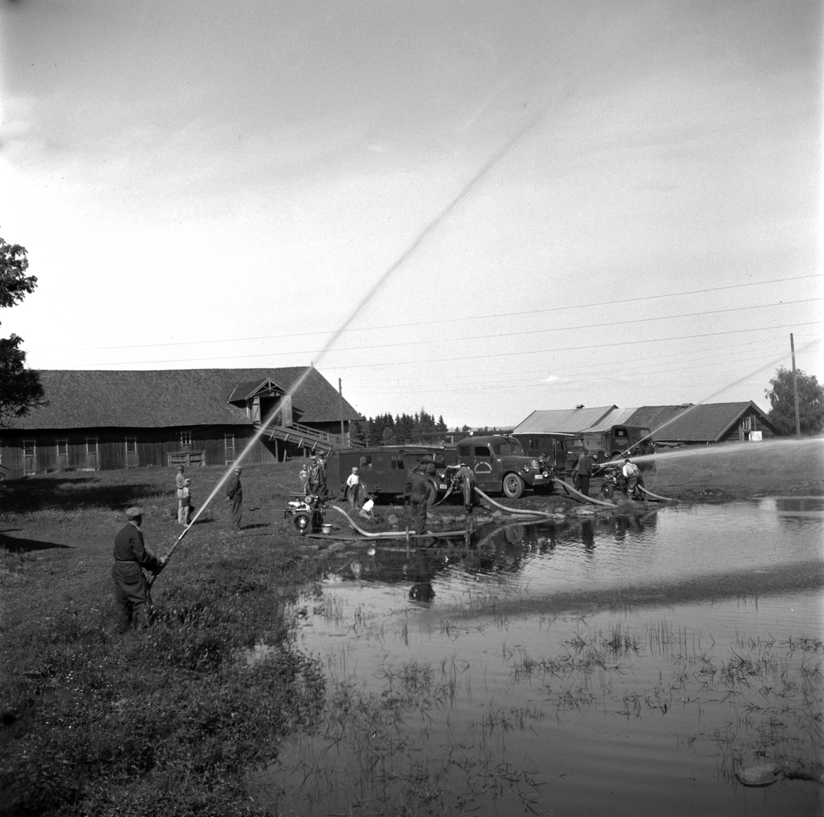 Anno Domkirkeodden, Stange og Romedal Brannvesen, , brannøvelse, brannsprøyte, slanger, brannbiler f.v.Horch D-4665, Chevrolet D-4616, D-2581. Væstaddammen.