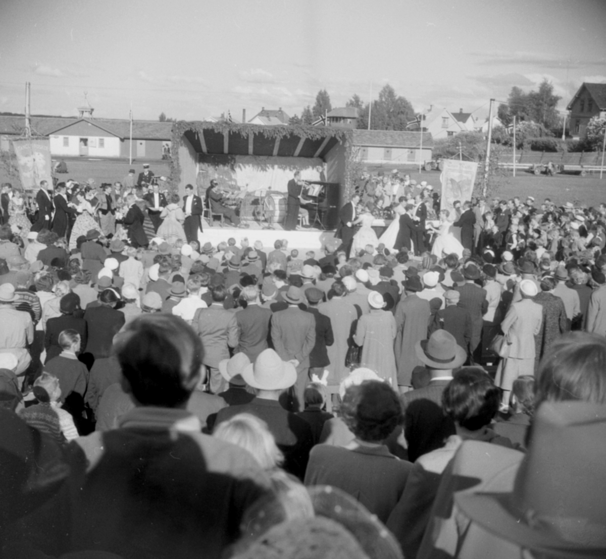 Anno Domkirkeodden, STANGEUTSTILLING, DANSEOPPVISNING, UTSTILLINGSPLASSEN, HAMAR