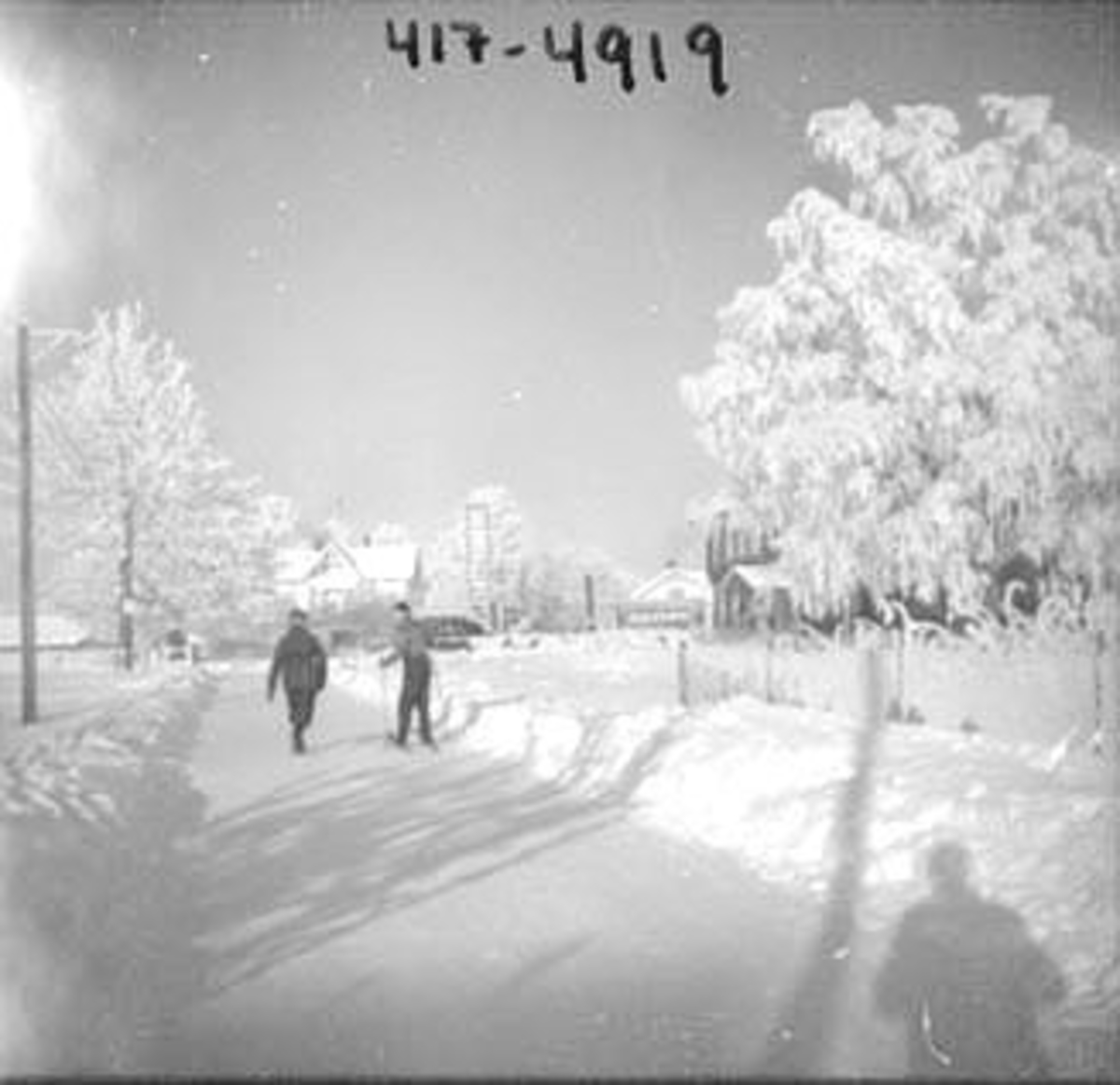 Anno Domkirkeodden, OVERSIKT STANGEBYEN, SKOLEGATA. , 2 BARN PÅ SKI, VINTER,
