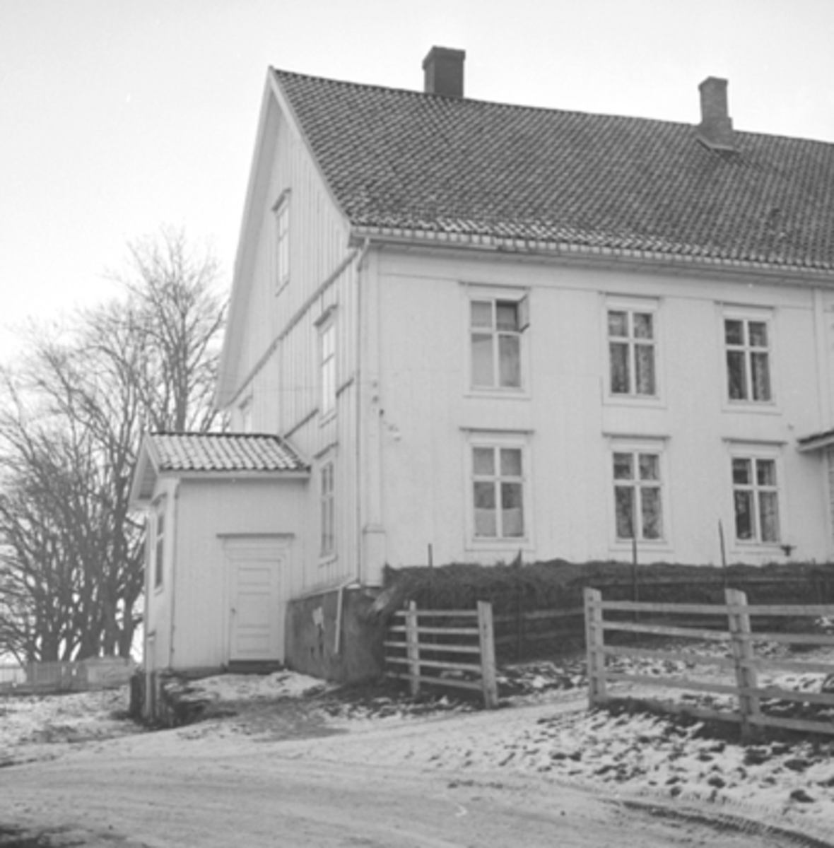 Anno Domkirkeodden, EKSTERIØR: HOVEDBYGNING, STANGE PRESTEGÅRD