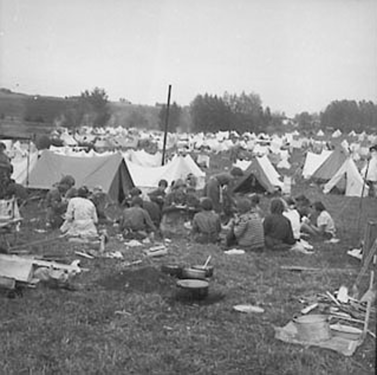 Anno Domkirkeodden, LANDSPIKESPEIDERLEIR, OTTESTAD, SPEIDERE SPISER UTENDØRS,