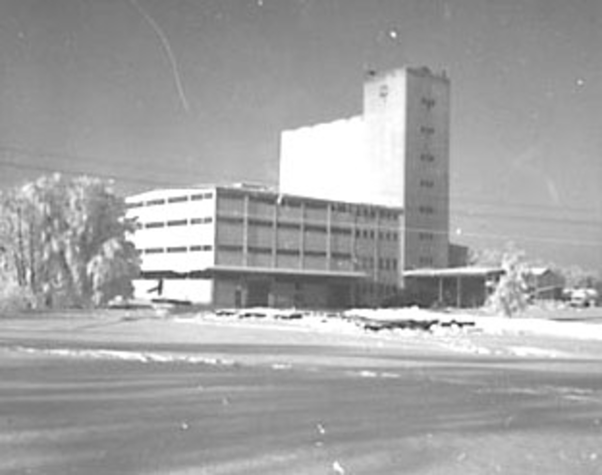 Anno Domkirkeodden, EKSTERIØR: FELLESKJØPET, KORNSILO, FERDIG UTBYGD, VINTER,