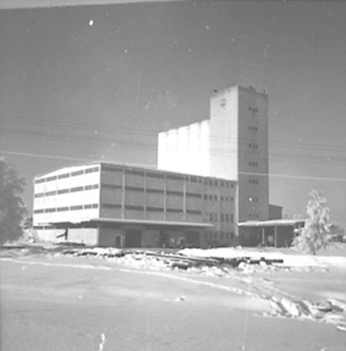 Anno Domkirkeodden, EKSTERIØR: FELLESKJØPET, KORNSILO, FERDIG UTBYGD, VINTER,