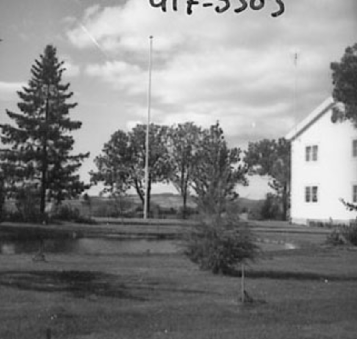 Anno Domkirkeodden, EKSTERIØR: GARDSBRUK, HOVEDBYGNINGEN KJENNSTAD GÅRD