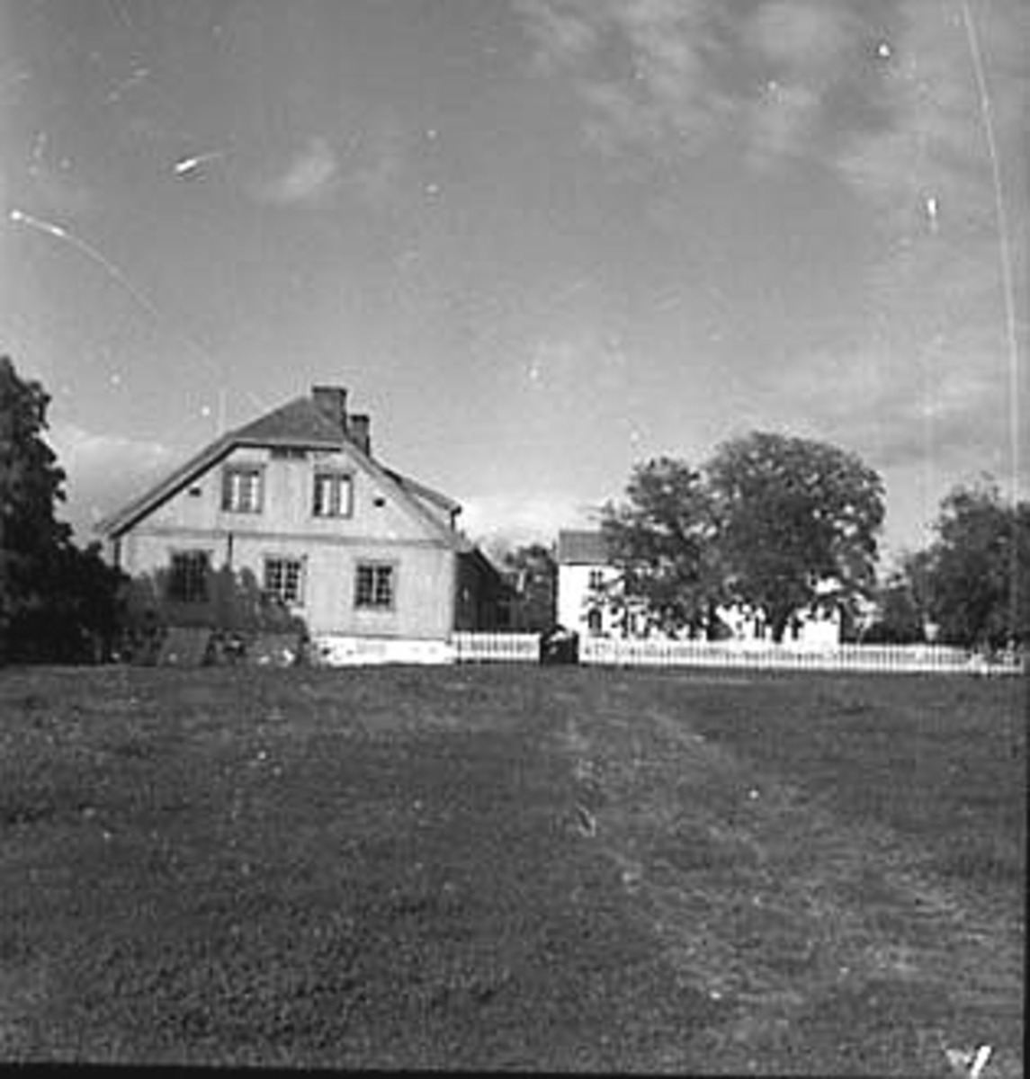 Anno Domkirkeodden, EKSTERIØR: GARDSBRUK, HUSEBY GÅRD, HOVEDBYGNINGEN, TUN, BOLIG,