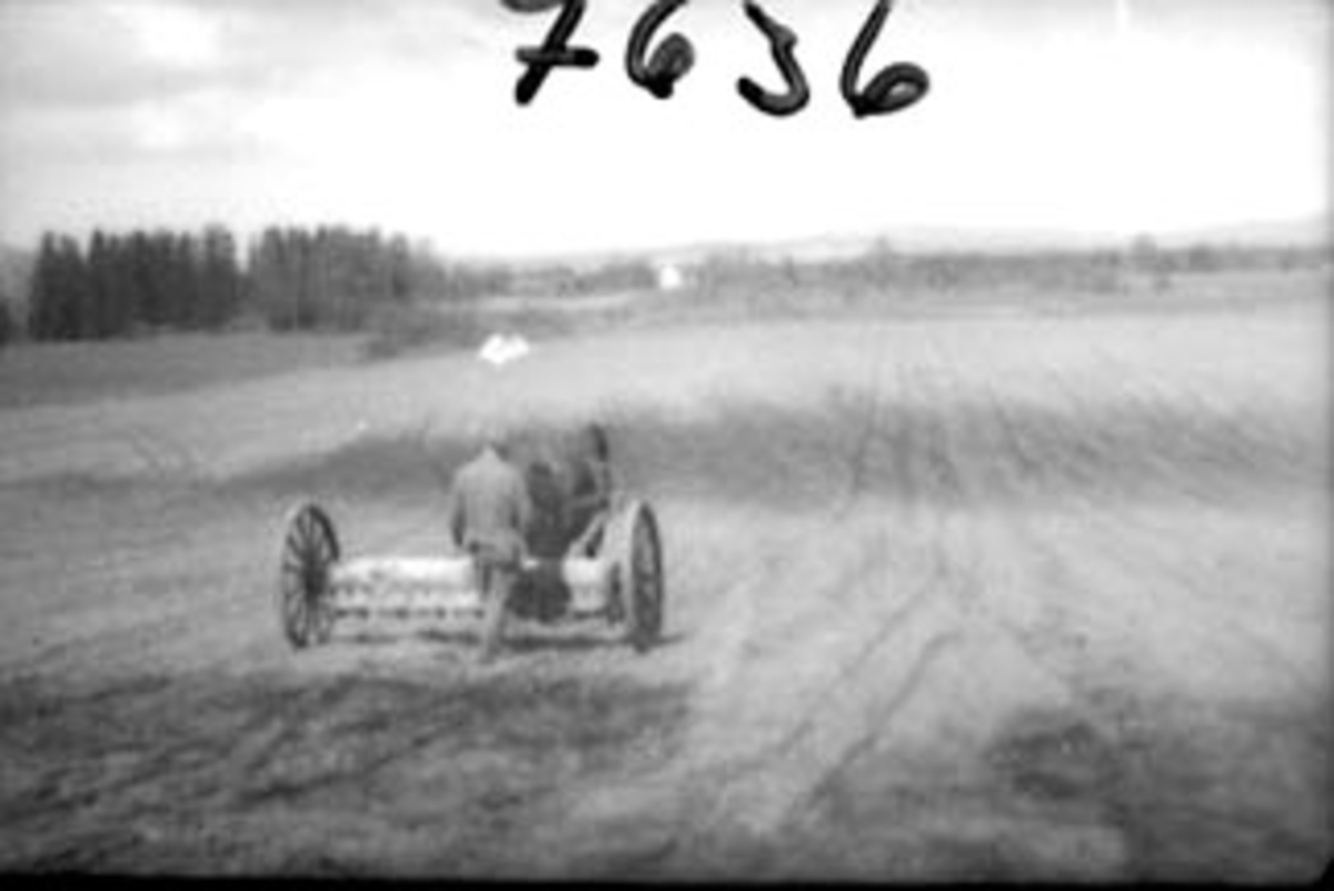 Anno Domkirkeodden, VÅRONN, SÅING MED HEST