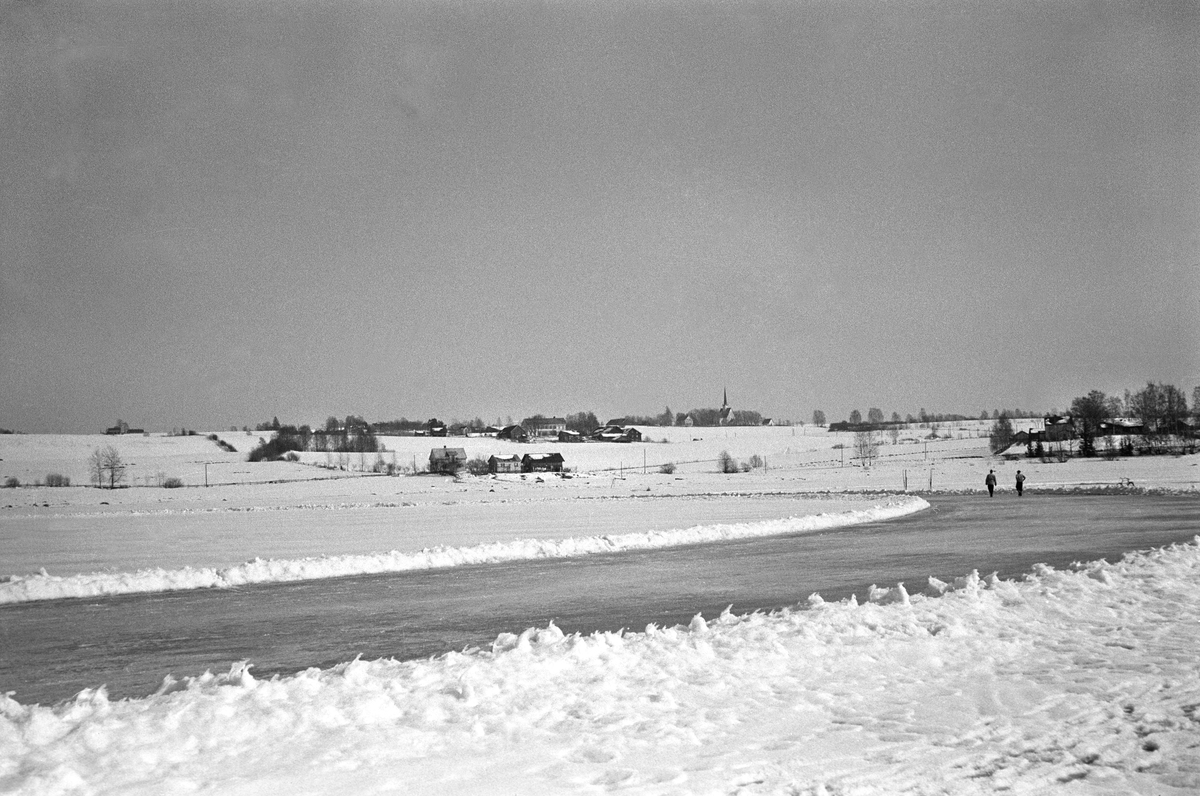 Anno Domkirkeodden, SKØYTEBANE, BRØYTET PÅ MJØSISEN, VINTER. GILLUNDSTRANDA.
