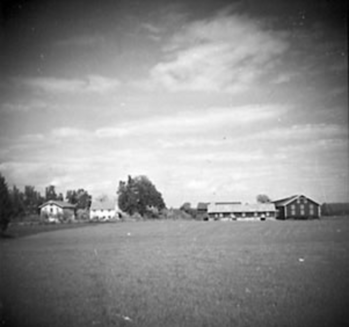 Anno Domkirkeodden, EKSTERIØR GARDSBRUK, LINDSTAD GÅRD I STANGE, EIES AV FAMILIEN BÆKKEDAL.