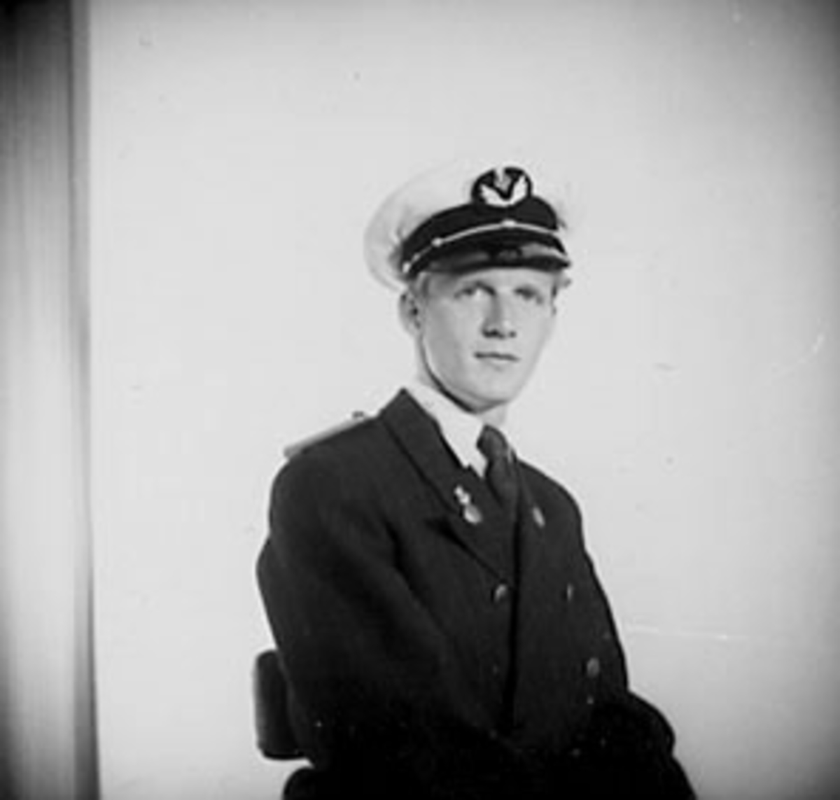 Anno Domkirkeodden, PORTRETT HENRIK SANDAKER MED MUSIKKUNIFORM