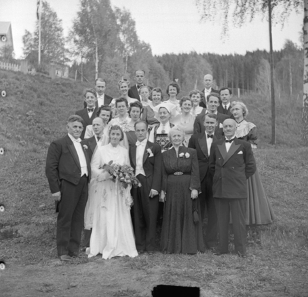 Anno Domkirkeodden, STOR GRUPPE, BRYLLUP, HALVARD BRYN MED BRUD DATTER AV KRISTIAN FJELD ORDFØRER OG STATSRÅD
