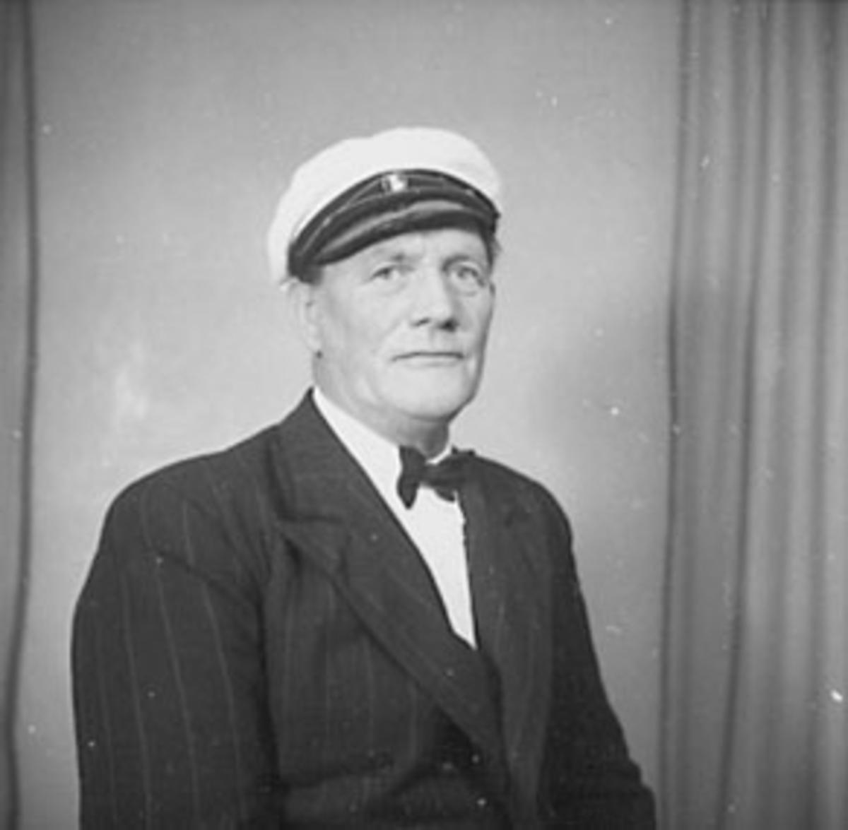Anno Domkirkeodden, PORTRETT KARL SØRENSEN MED SANGERLUE