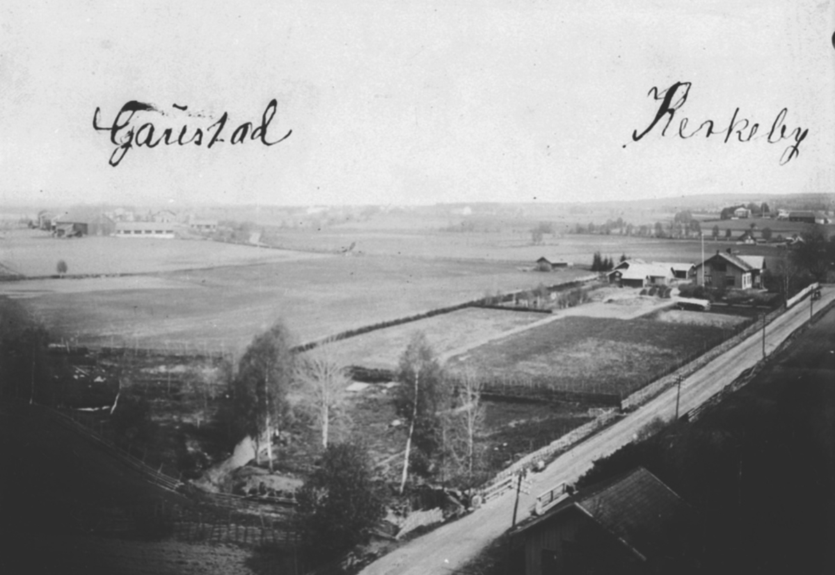 Anno Domkirkeodden, EKSTERIØR: GARDSBRUK, GAUSTAD GÅRD OG KIRKEBY, ROMEDAL,
