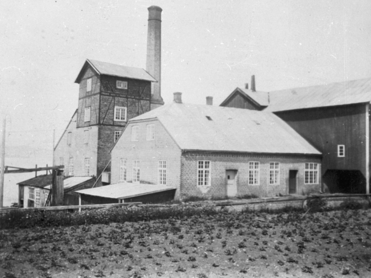 Anno Domkirkeodden, EKSTERIØR: ATLUNGSTAD BRENNERI, ATLUNGSTAD BRÆNDERI, OTTESTAD