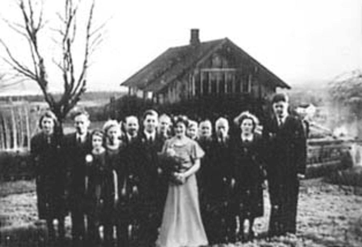 Anno Domkirkeodden, BRYLLUP, GRUPPE: 13, BRUDEPARET JOHAN SAGBAKKEN, PETRA SAGBAKKEN, NORDLI, VALLSET