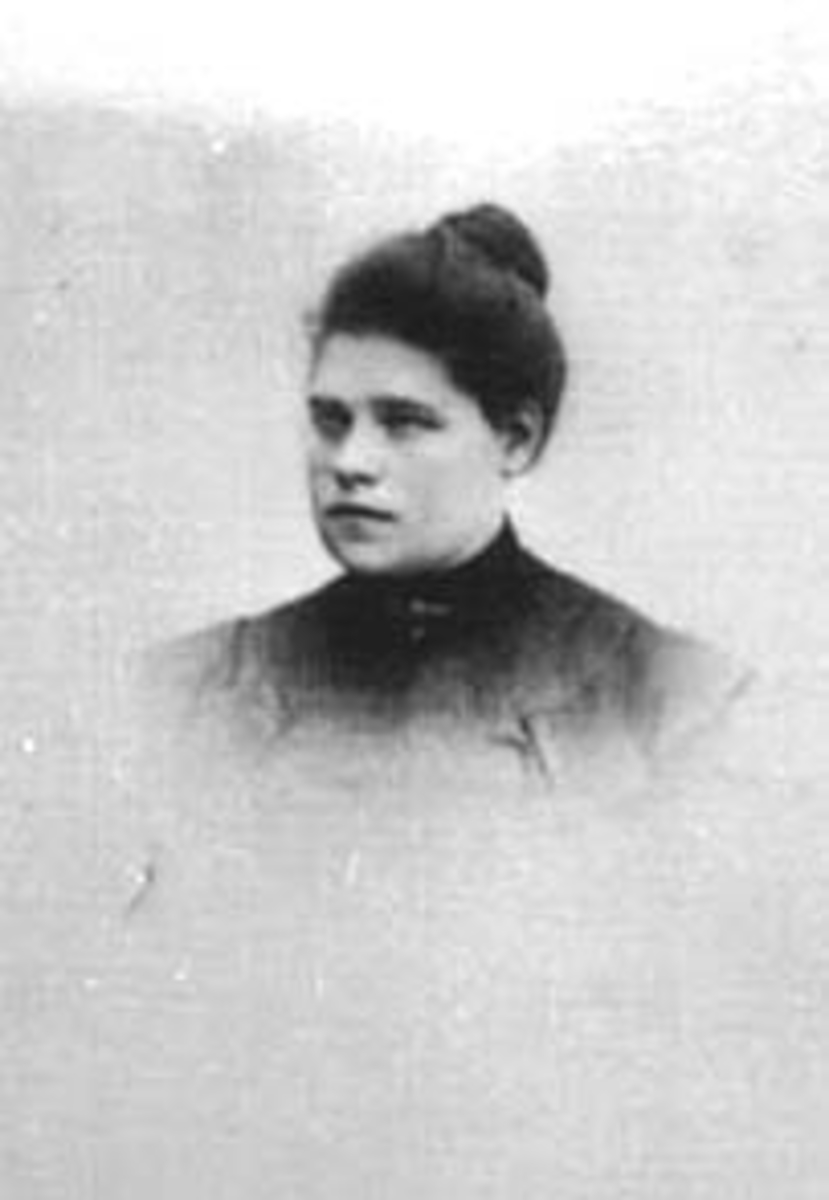 Anno Domkirkeodden, PORTRETT: KAREN EVENSTAD, 1876-1949