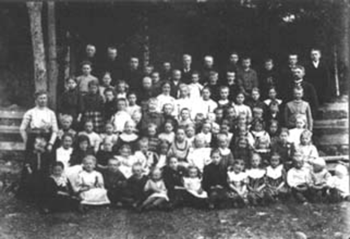 Normann Helger, STOR SKOLEGRUPPE, 17 MAI, UTENDØRS, NORDVANG, ARBEIDERN ESPA, MANGE BARNDubb: 412-6270