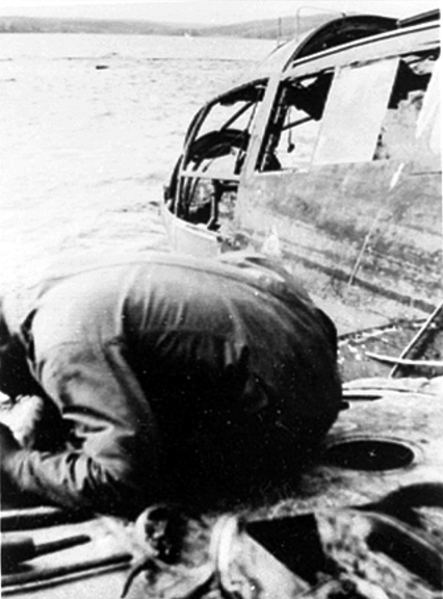 Anno Domkirkeodden, TYSK HEINKELL 111, BOMBEFLY FRA KRIGEN, NØDLANDET PÅ MJØSISEN PÅ TANGEN, DRATT PÅ LAND I 1948.