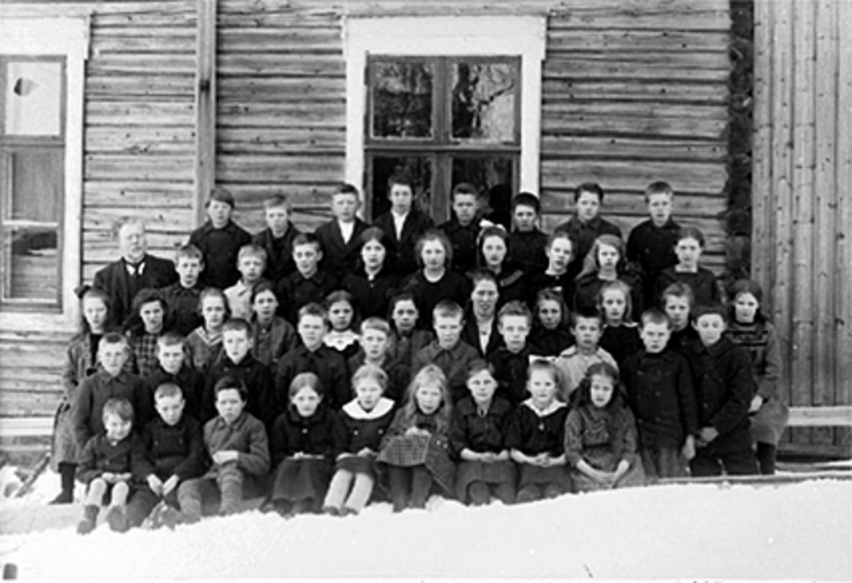 Anno Domkirkeodden, AASEN SKOLE, SKOLEFOTO, KLASSEBILDE, SKOLEELEVER MED LÆRER.