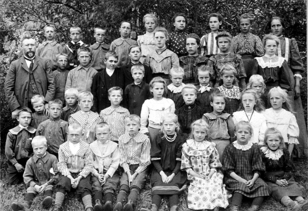 Anno Domkirkeodden, AASEN SKOLE, SKOLEFOTO, KLASSEBILDE, SKOLEELEVER MED LÆRER.