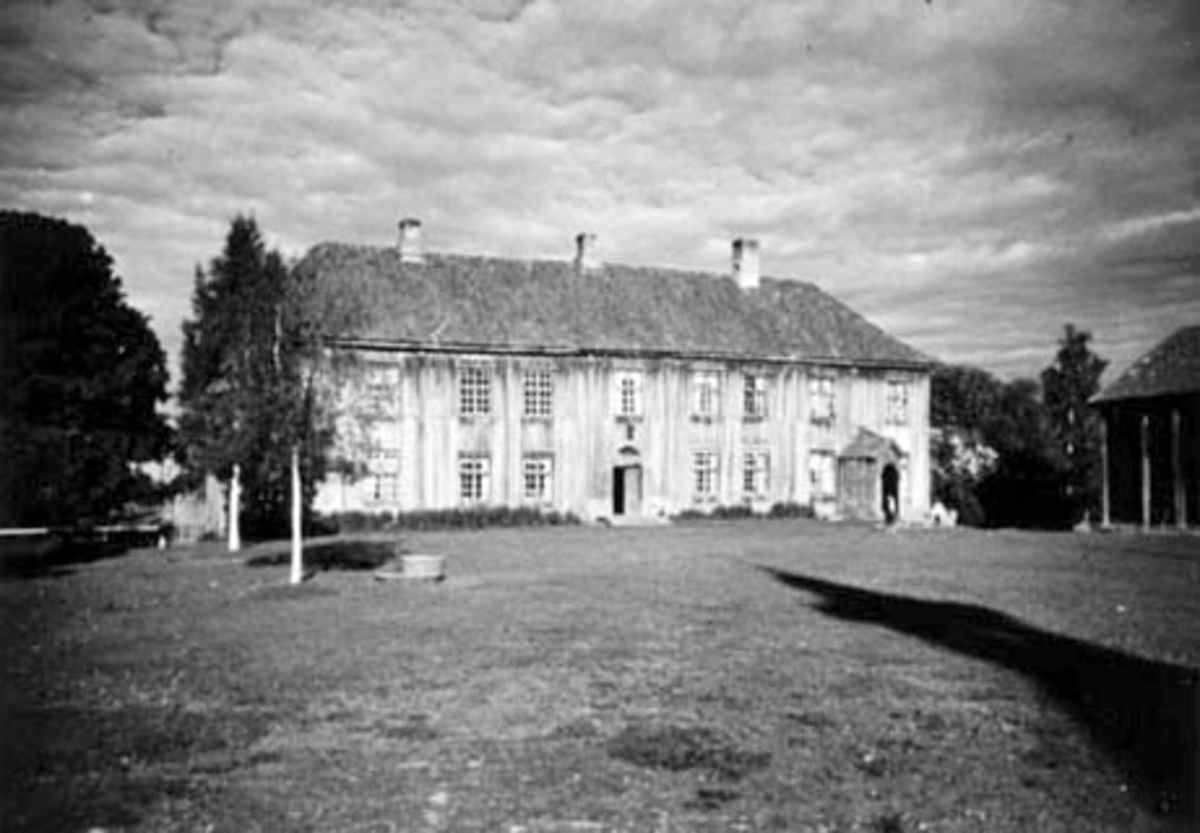 Anno Domkirkeodden, RINGNES. HOVEDBYGNINGEN