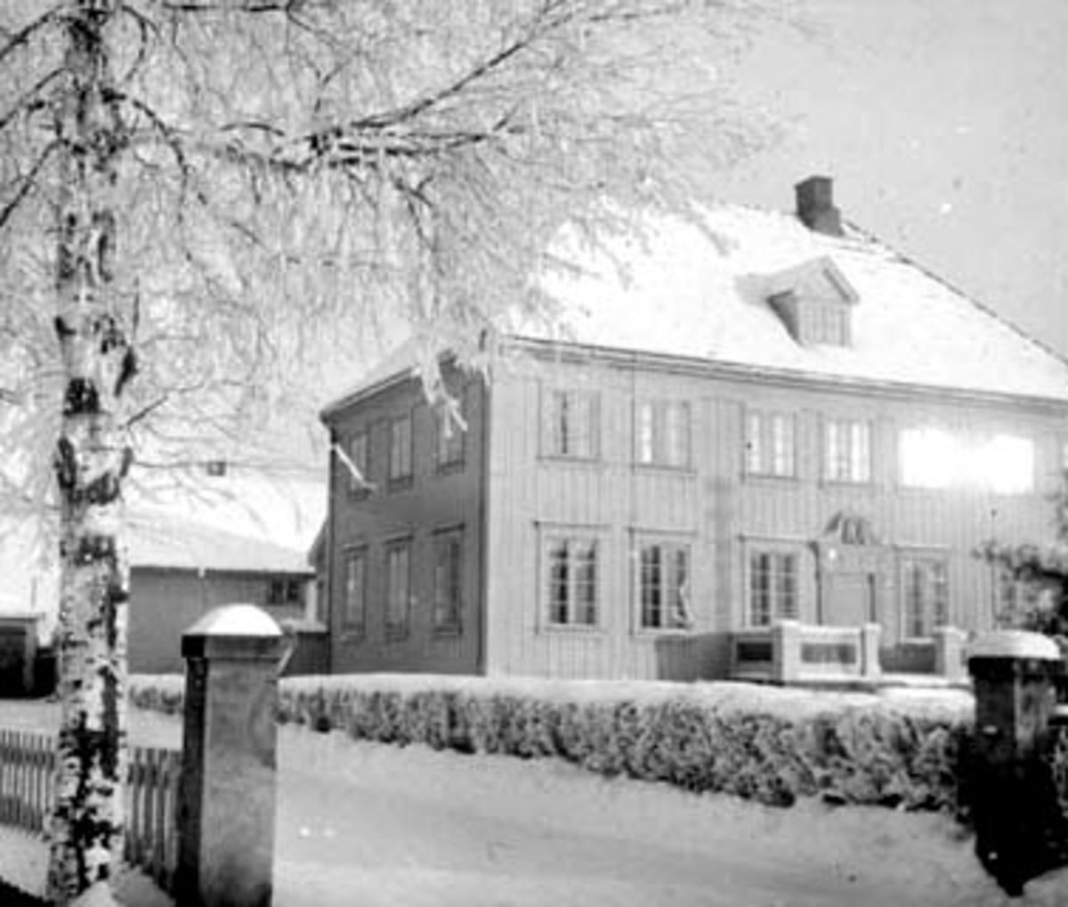Anno Domkirkeodden, SOLE. KJØPT AV STANGE KOMMUNE I 1938 TIL KOMMUNE OGADMINISTRASJONSBYGG.