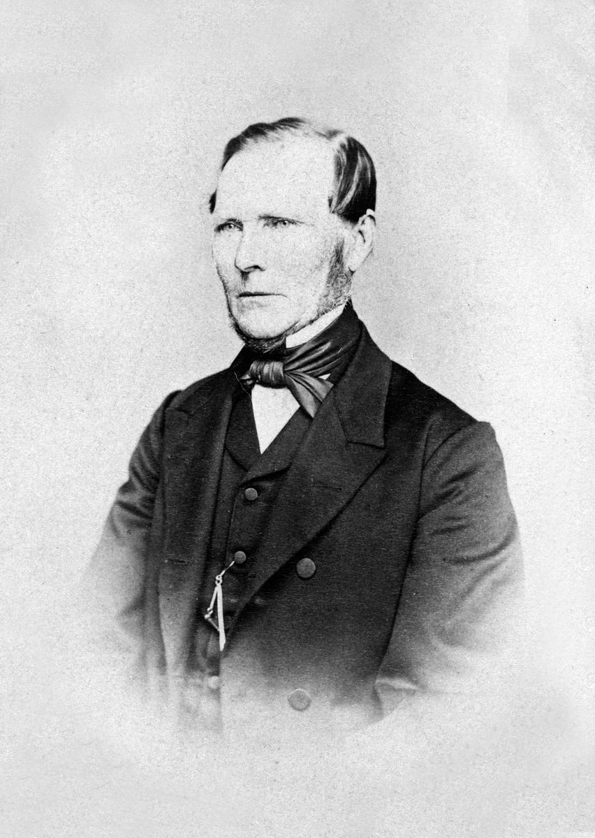 Anno Domkirkeodden, OLE NIELSEN FØDT 6. 1. 1808 PÅ HOLTE VESTRE PÅ TOTEN, , DØD 11. 11. 1879 TANGEN. LÆRER, KIRKESANGER OG KLOKKER I TANGEN KIRKE, BODDE PÅ KLOKKERGÅRDEN